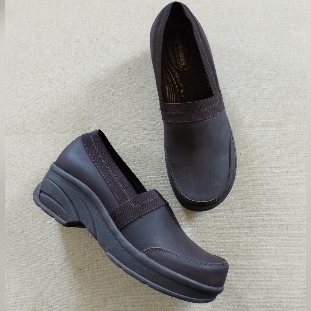 NWOT Easy Works by Easy Street brown leather slip on comfort work shoes